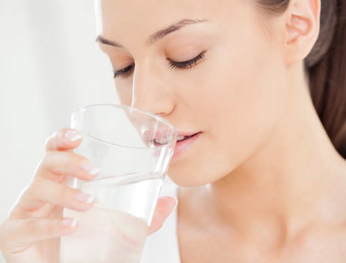 drinking-water-for puffy skin